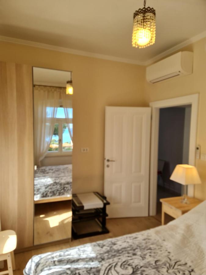 Villa Jure - Apartment Mirjana ロヴラン エクステリア 写真